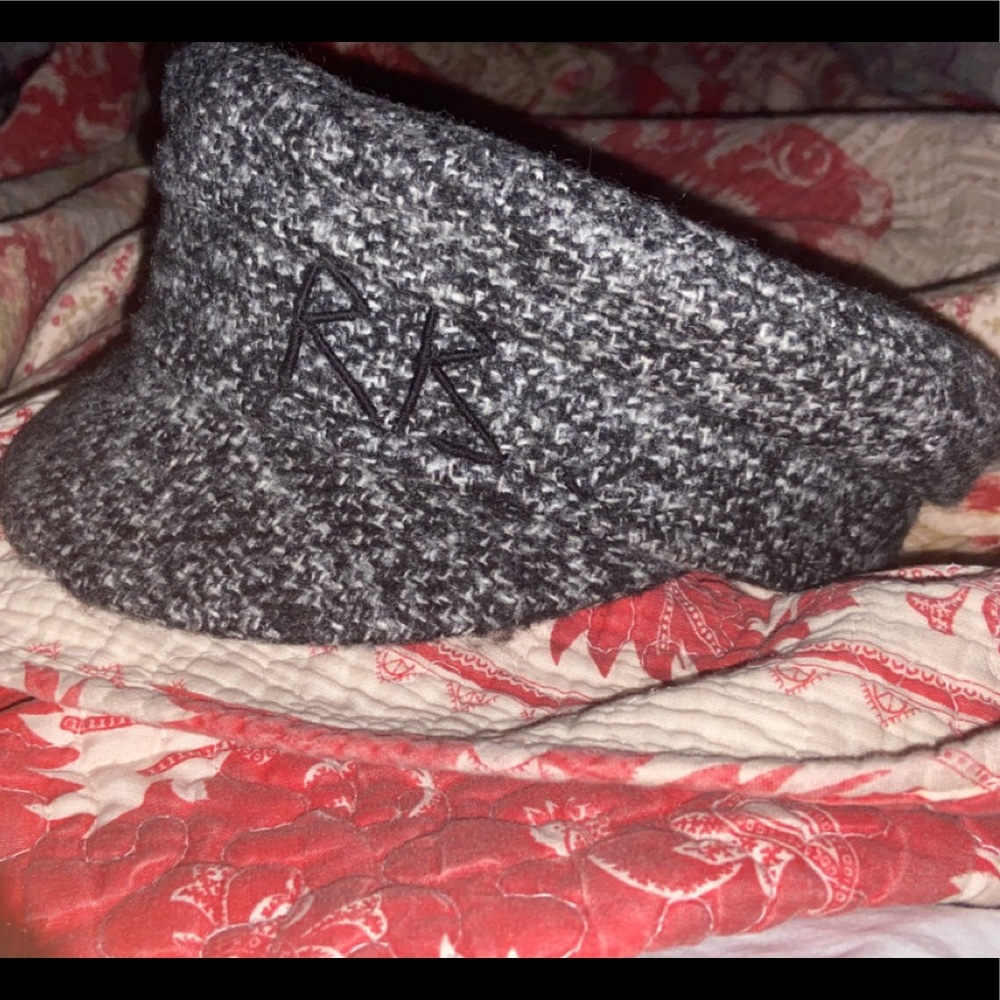 Ruslan baginskiy hat